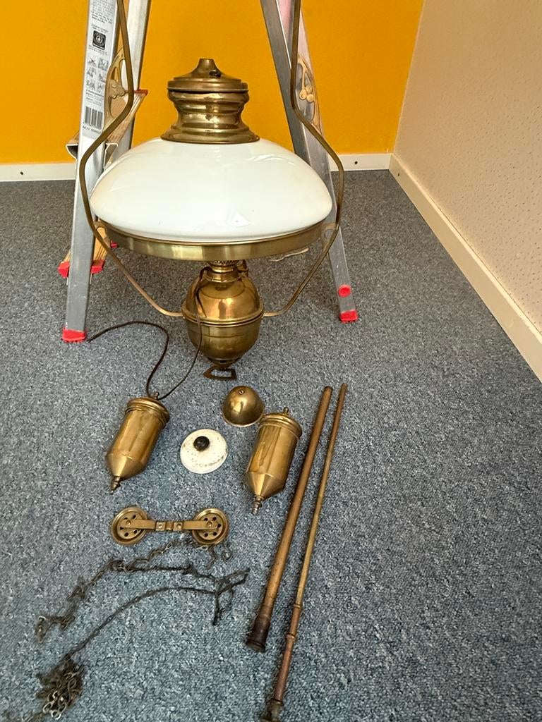 Antieke olielamp - Messing hanglamp met contragewicht, Antiek en Kunst, Antiek | Lampen, Ophalen