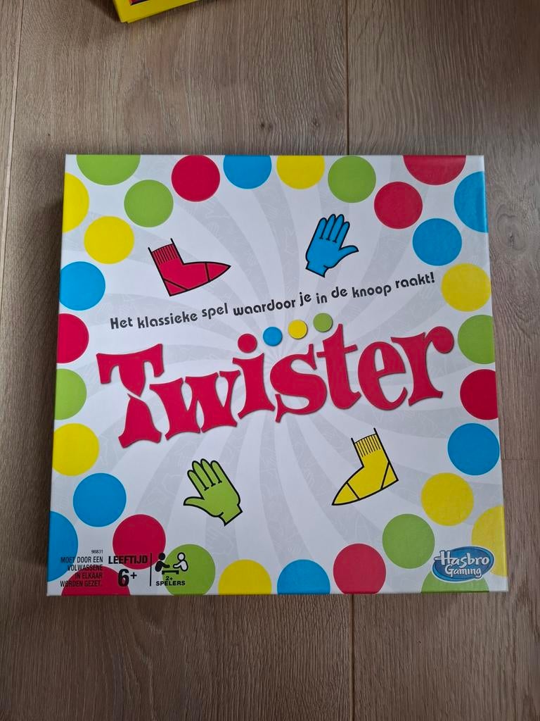 Twister - Het klassieke spel waarbij je in de knoop raakt!, Vijf spelers of meer, Ophalen of Verzenden, Zo goed als nieuw, Hasbro Gaming
