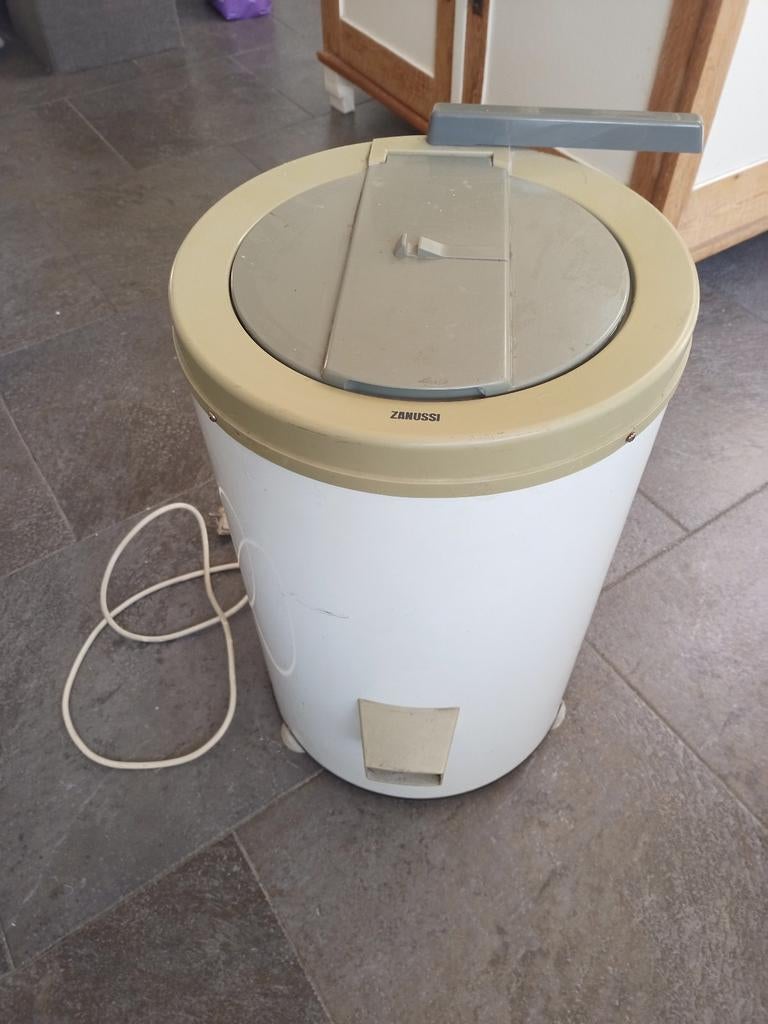 Mooie goedwerkende centrifuge van Zanussi., Witgoed en Apparatuur, Gebruikt, Minder dan 85 cm, 4 tot 6 kg, Overige typen