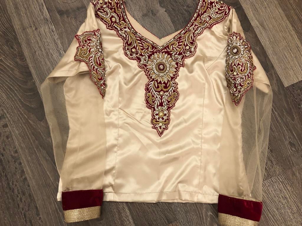 Prachtige nieuwe Bollywood lehenga - feestelijke outfit, Ophalen of Verzenden, Nieuw, Maat 38/40 (M), Beige