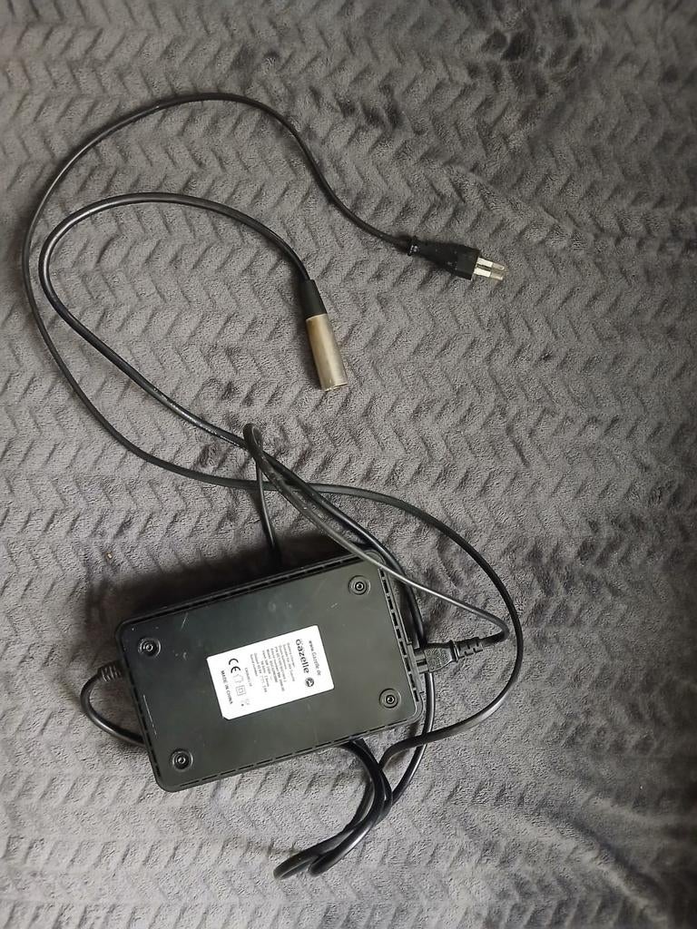 Gazelle e-bike oplader (gebruikt), Fietsen en Brommers, Fietsaccessoires | Fietsaccu's, Ophalen of Verzenden, Gebruikt