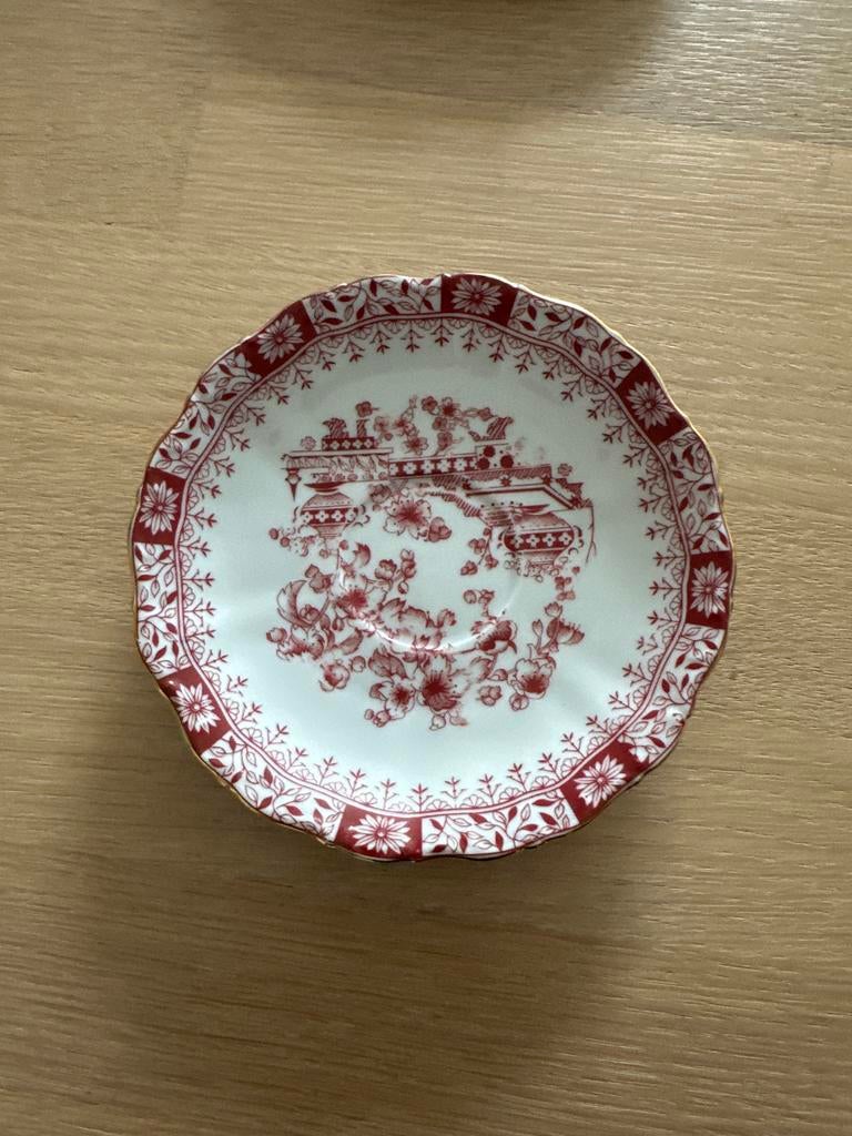 Onderzetter porselein rood-wit bloemmotief, Antiek en Kunst, Antiek | Porselein, Ophalen