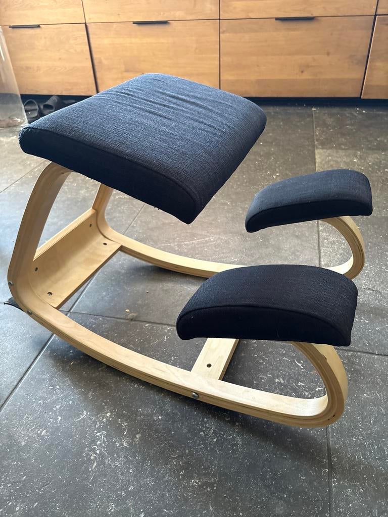 Ergonomische kniestoel - Zwart met houten frame, Ophalen, Gebruikt, Zwart, Eén