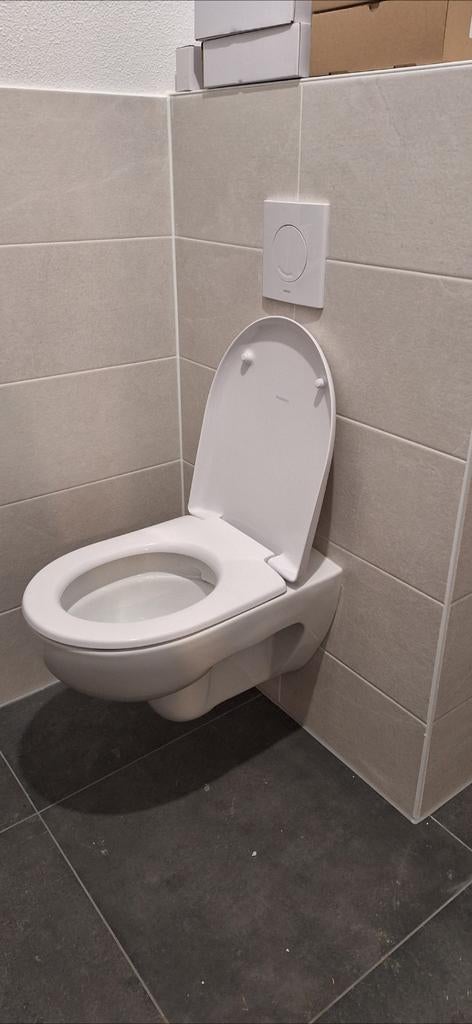NIEUW Geberit Renova toiletpot + drukplaat, Ophalen, Nieuw, Toilet