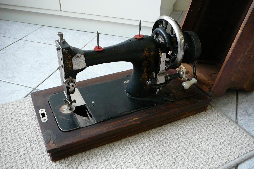 Koffernaaimachine KöHLER oude machine voor verzamelaar, Antiek en Kunst, Ophalen