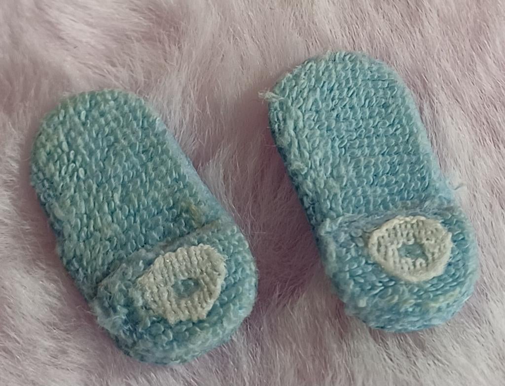 Poppenhuis blauwe slofjes nummer 1, Ophalen of Verzenden, Poppenhuis