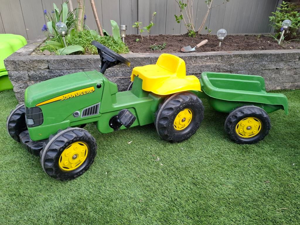 John Deere traptrekker met aanhanger, Ophalen