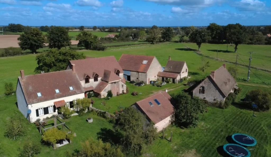 Uniek en authentiek domein; 7 gîtes te koop in de Allier/FR, Huizen en Kamers, Buitenland, 660 m², 18 kamers, Frankrijk, Woonhuis