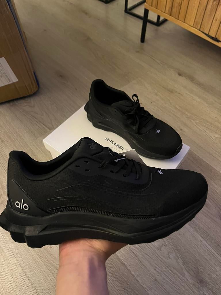 Alo runners (42-43), Ophalen of Verzenden, Zo goed als nieuw, Zwart