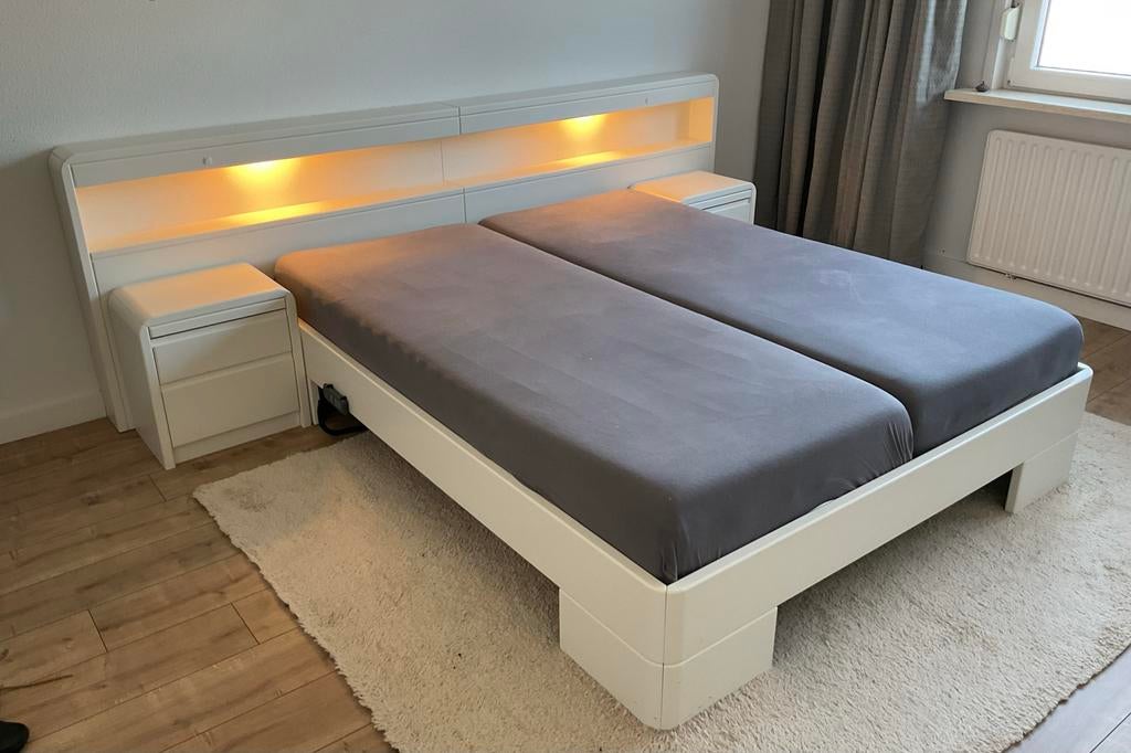 Auping tweepersoonsbed met nachtkastjes en verlichting, Ophalen, Gebruikt, Wit, Tweepersoons