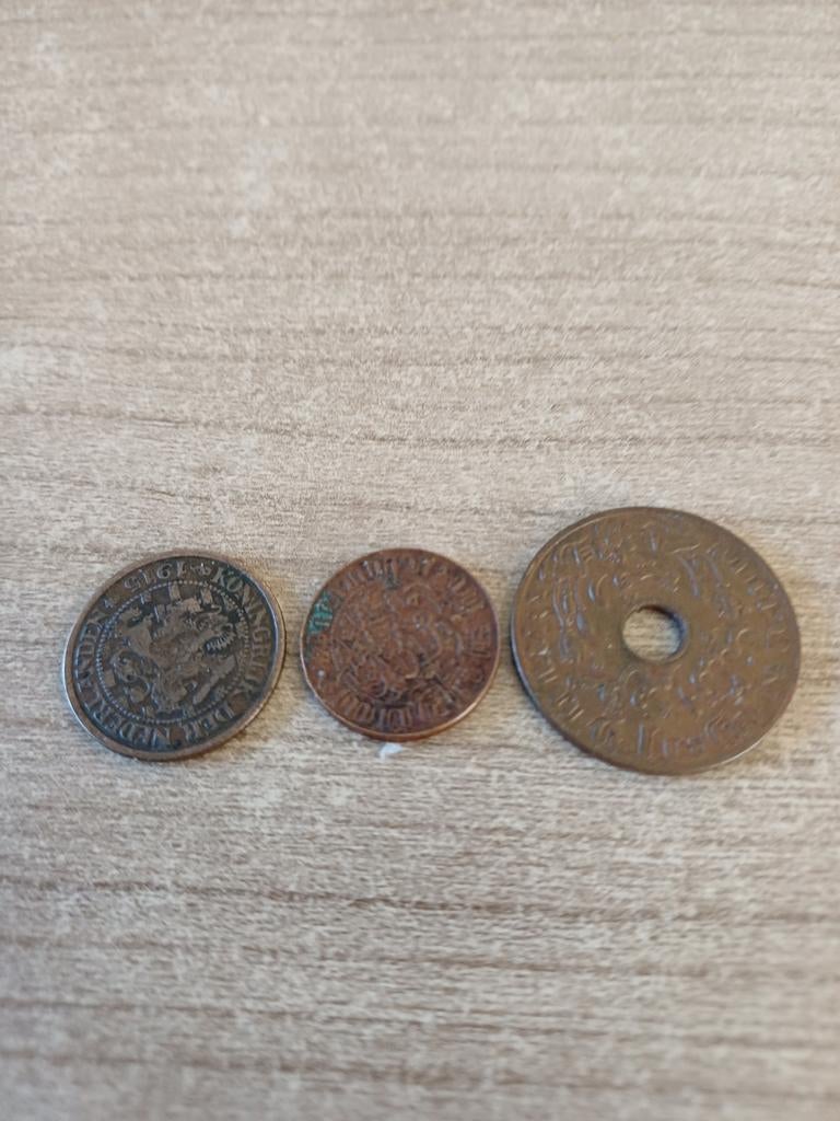 3 bronzen munt Nederlands-Indië: 1/2 cent 1945, 1 gulden 1, Ophalen of Verzenden, Koningin Wilhelmina, Overige waardes, Losse munt