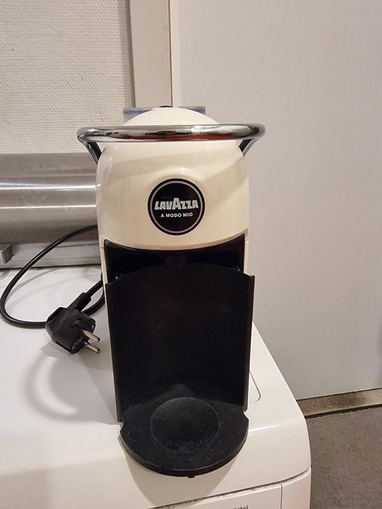 Lavazza A Modo Mio koffiemachine - Compact en stijlvol, Gebruikt, Koffiemachine, Ophalen of Verzenden, 1 kopje