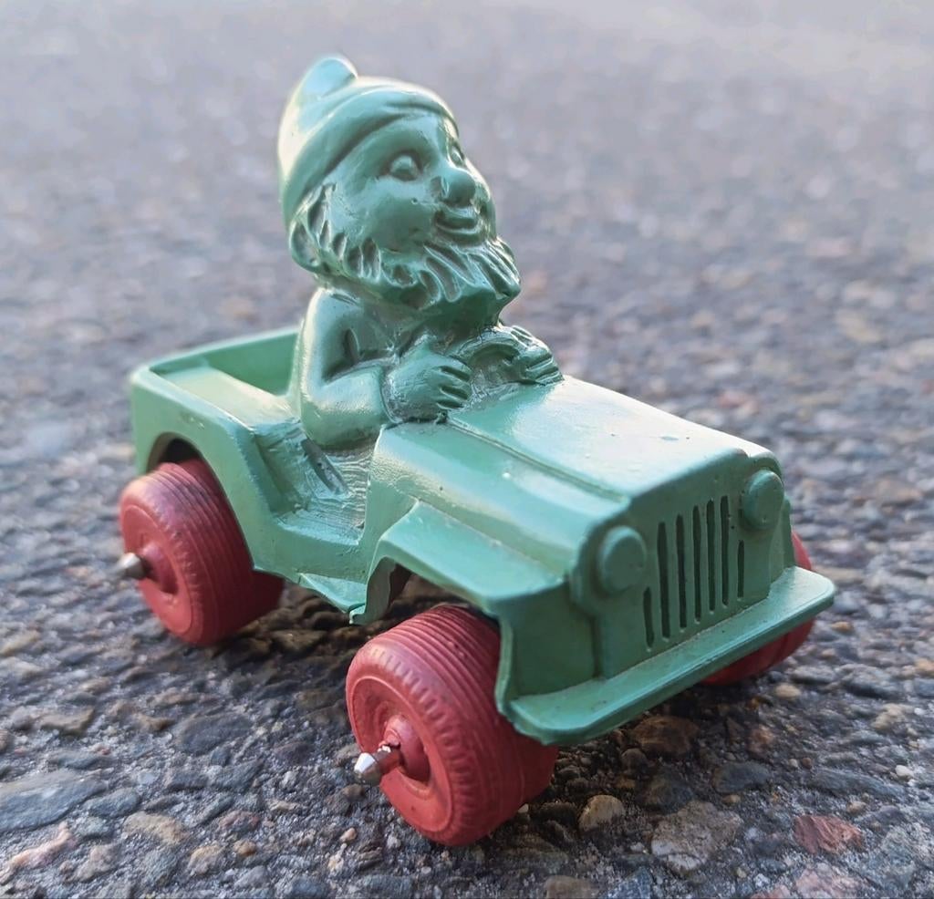 Gave vintage vinyl willys Jeep met kabouter, lepricaun, Ophalen of Verzenden, Zo goed als nieuw, Auto, Overige merken