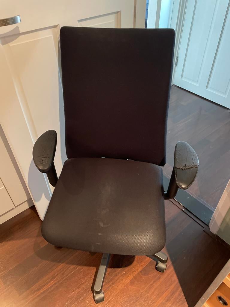 Gratis bureaustoel - Af te halen in Alkmaar, Ophalen, Gebruikt, Zwart, Bureaustoel