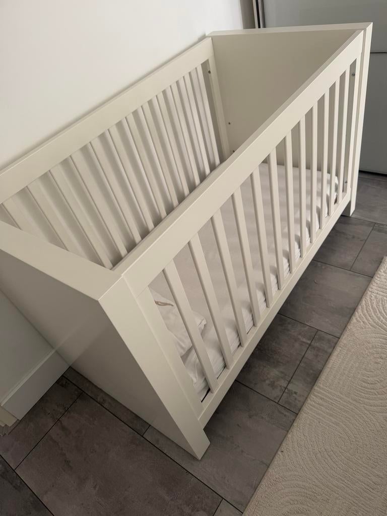 Mooi kinderbedje met matras, Kinderen en Baby's, Babywiegjes en Ledikanten, Ophalen of Verzenden, Gebruikt, Ledikant