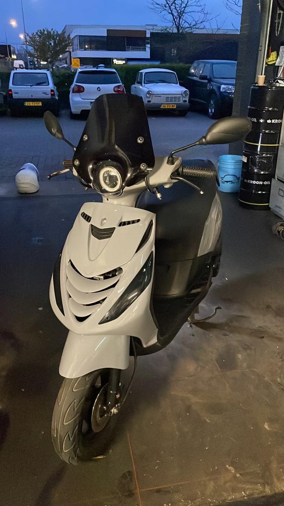 Piaggio Zip 4T (2009) – Nardo Grey, Ophalen, Zip, Zo goed als nieuw, Benzine