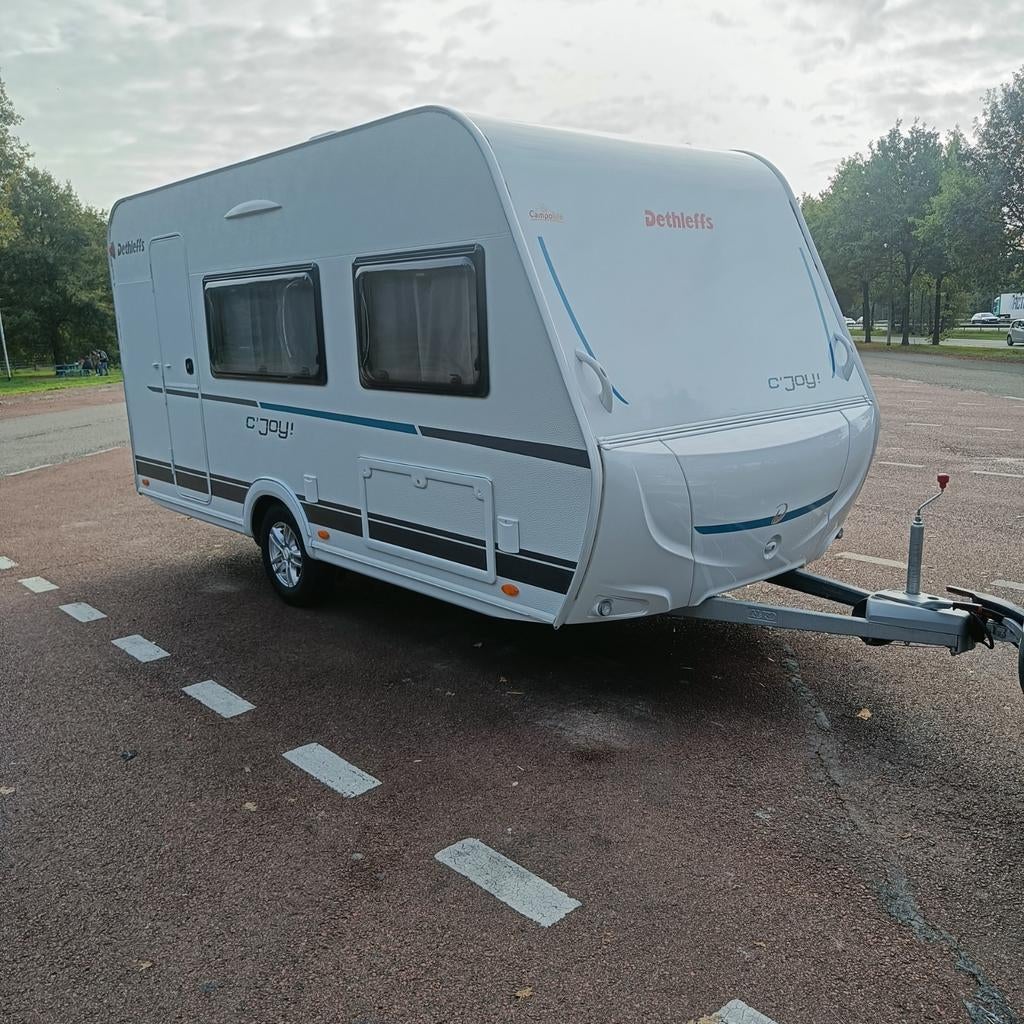 Dethleffs 420 bj '22 +MOVER+UNICO VERONA VOORTENT ALS NIEUW!, Caravans en Kamperen, Caravans, Dwarsbed, Bedrijf, Treinzit, 750 - 1000 kg