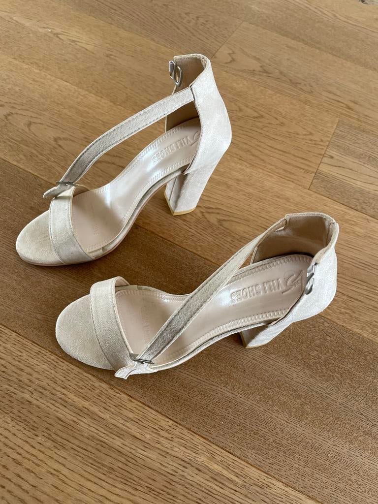 Beige sandalen met blokhak, maat 38, Ophalen of Verzenden, Nieuw, Beige, Sandalen of Muiltjes