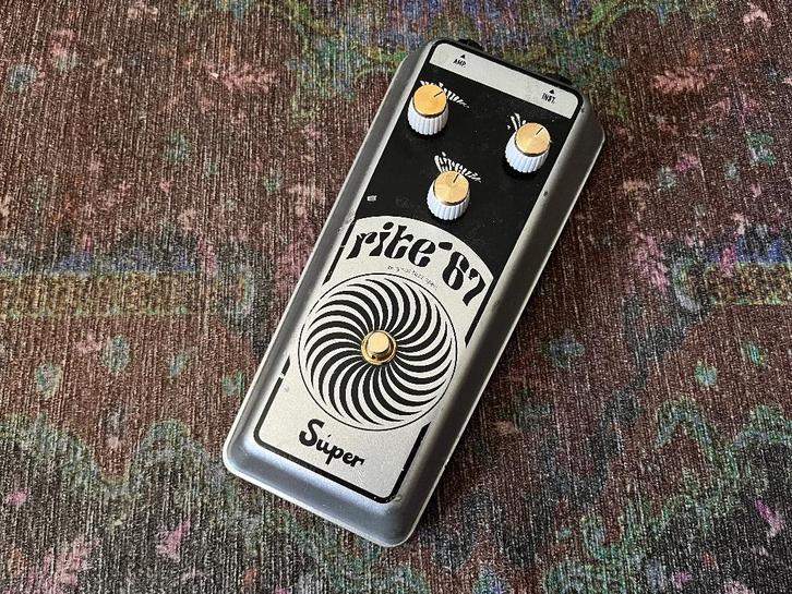 Super Pedals Super Pedals Rite '67 Mossrite Fuzz, Muziek en Instrumenten, Effecten, Gebruikt, Distortion, Overdrive of Fuzz, Verzenden