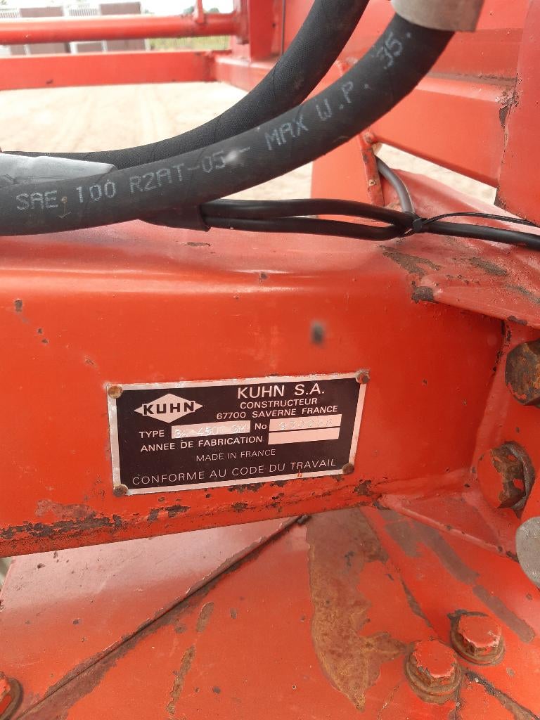 Te koop zwadhark Kuhn, Ophalen, Weidebouw