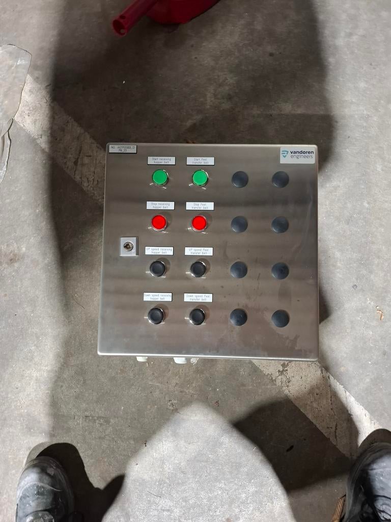 Nieuwe besturingskast van Van Doren, Ophalen