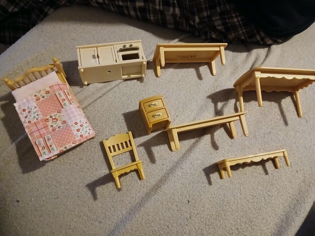 Sylvanian families meubels o.a. bed keuken eettafel, Verzamelen, Ophalen of Verzenden, Zo goed als nieuw