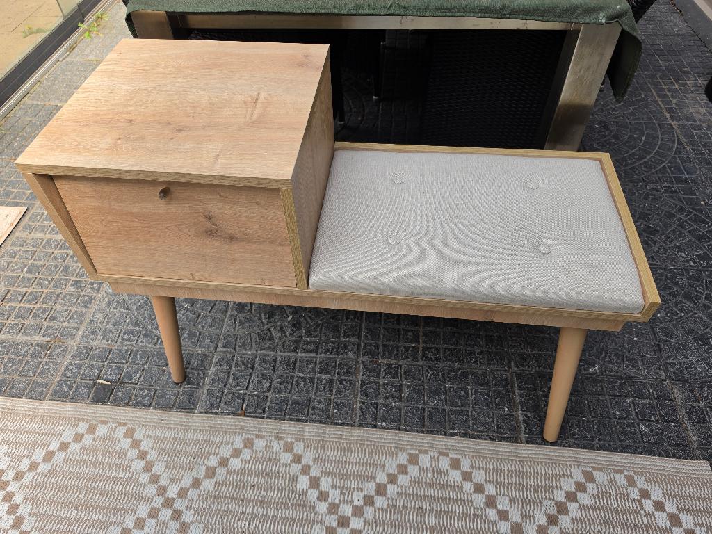 Bankje met opslagvakje (pootjes moeten vervangen worden), Ophalen, Minder dan 50 cm, Gebruikt, 125 cm of meer