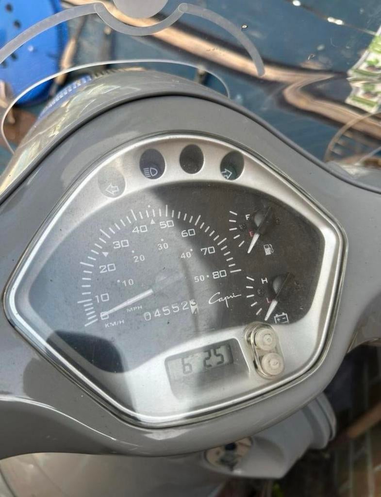 Capri Scooter - Zo goed als nieuw, lage kilometerstand, Fietsen en Brommers, Zo goed als nieuw, Benzine, Ophalen, Overige merken