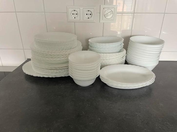 Witte borden en kommen van Arcopal en IKEA, Huis en Inrichting, Keuken | Servies, Gebruikt, Bord(en), Effen, Overige materialen
