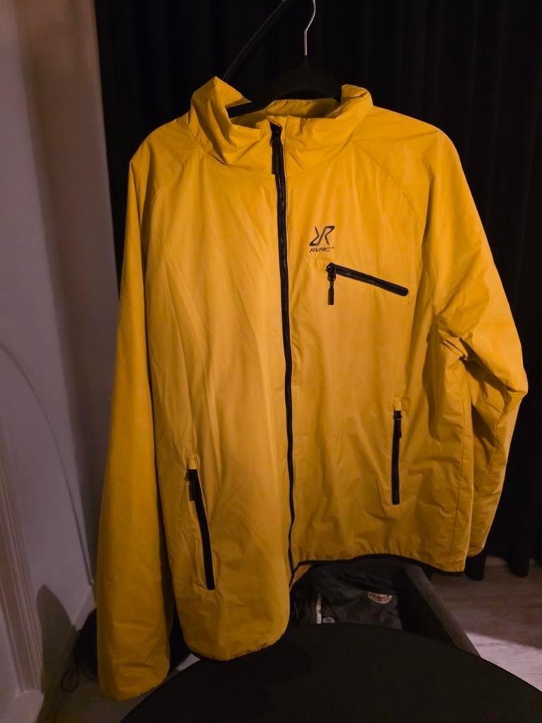 Revolution Race jas geel, Geel, Overige maten, Zo goed als nieuw, Revolution Race