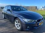 BMW 3-serie 320i | clima/cruise/parkeersensoren, Auto's, Gebruikt, Euro 6, 4 cilinders, 1445 kg