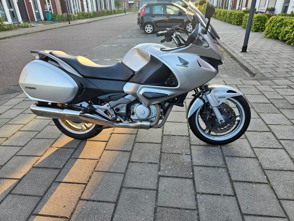 Honda Deauville NT700V - Comfortabele Toermotor, 2 cilinders, Motorrijbewijs A, Gebruikt, Particulier