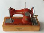 Vintage kindernaaimachine. USSR., Ophalen of Verzenden