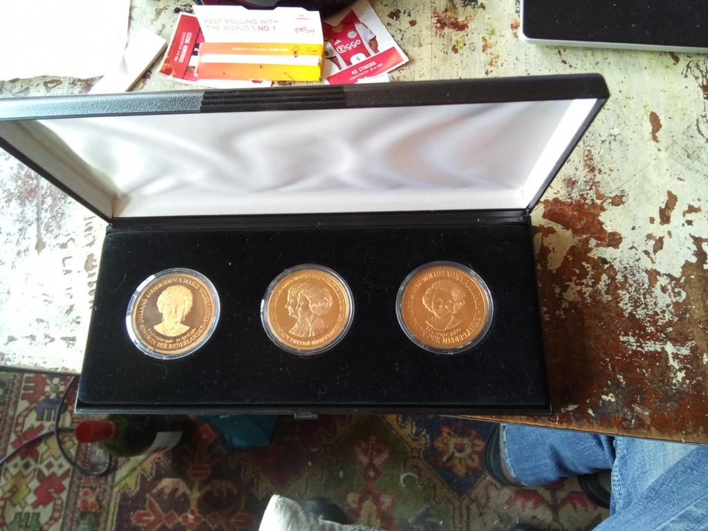Set van 3 gouden gelenheids munten 1980, Ophalen of Verzenden, Koningin Beatrix, Overige waardes