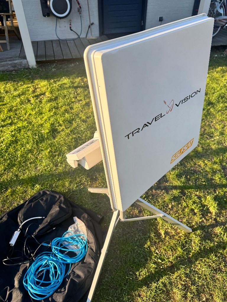Travelvision R6 Flat automatische schotelantenne, Ophalen, Zo goed als nieuw
