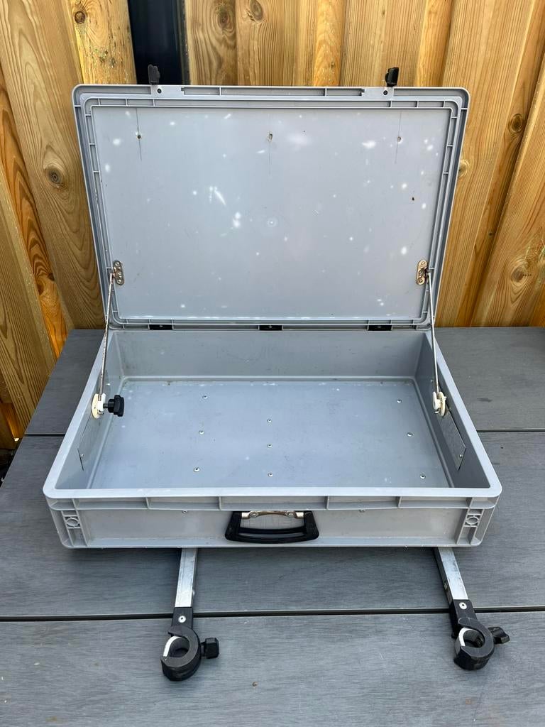 Aasbak met klep met 3 x Rive D25 klem, Watersport en Boten, Ophalen of Verzenden, Zo goed als nieuw, Werphengel