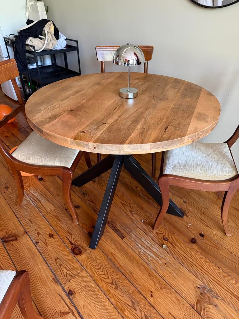 Massief houten ronde tafel (Loods 5) met stalen poten, Huis en Inrichting, Tafels | Eettafels, Gebruikt, 100 tot 150 cm, Rond