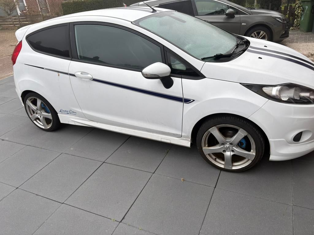Ford Fiësta 1.6 16V 3DR 99KW 2011 Wit, Auto's, 1596 cc, Stof, 4 cilinders, Wit
