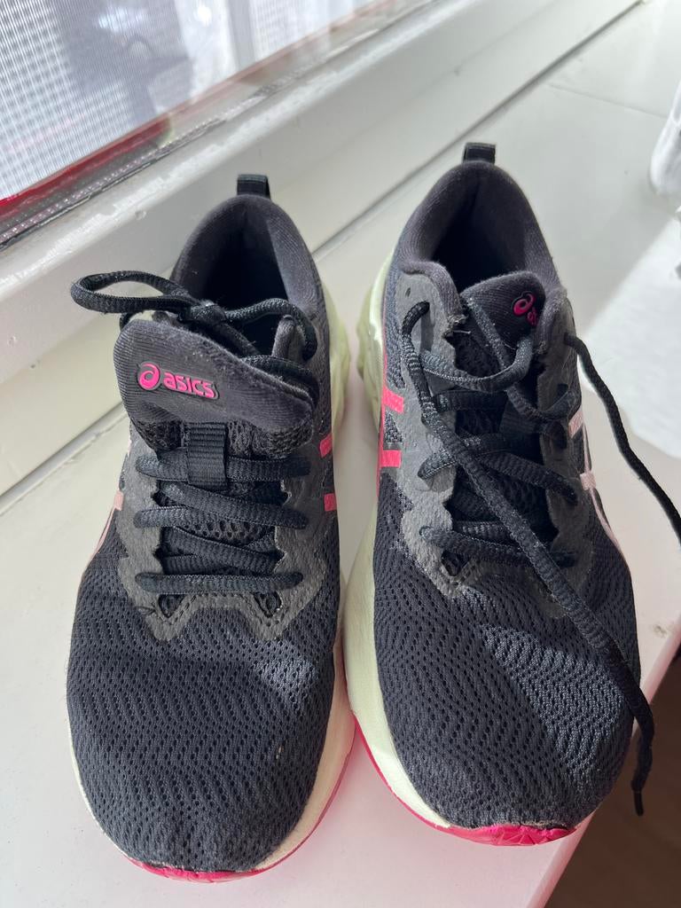 Asics loopschoenen maat 36 - Zwart/Roze, Sport en Fitness, Loopsport en Atletiek, Gebruikt, Hardloopschoenen, Ophalen of Verzenden