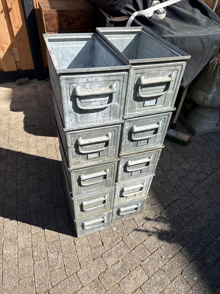 10 Verzinkte ijzeren Overtoom stapelbakken met handvat, Ophalen