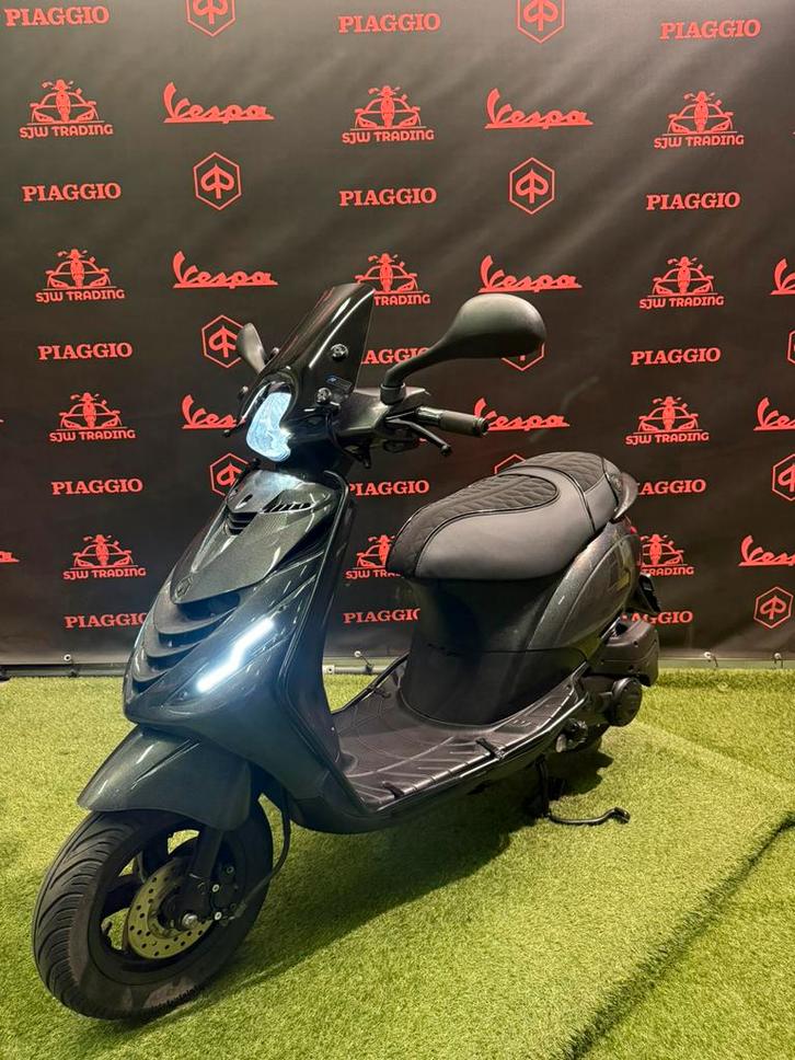 Piaggio Zip 2022 Brom! SP Psychedelic / RS Zadel / Garantie!, Fietsen en Brommers, Scooters | Piaggio, Zip, Benzine, Ophalen of Verzenden