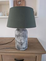 tafellamp met groene kap, betonlook voet, 50 tot 75 cm, Industrieel, Landelijk, Ophalen of Verzenden, Zo goed als nieuw
