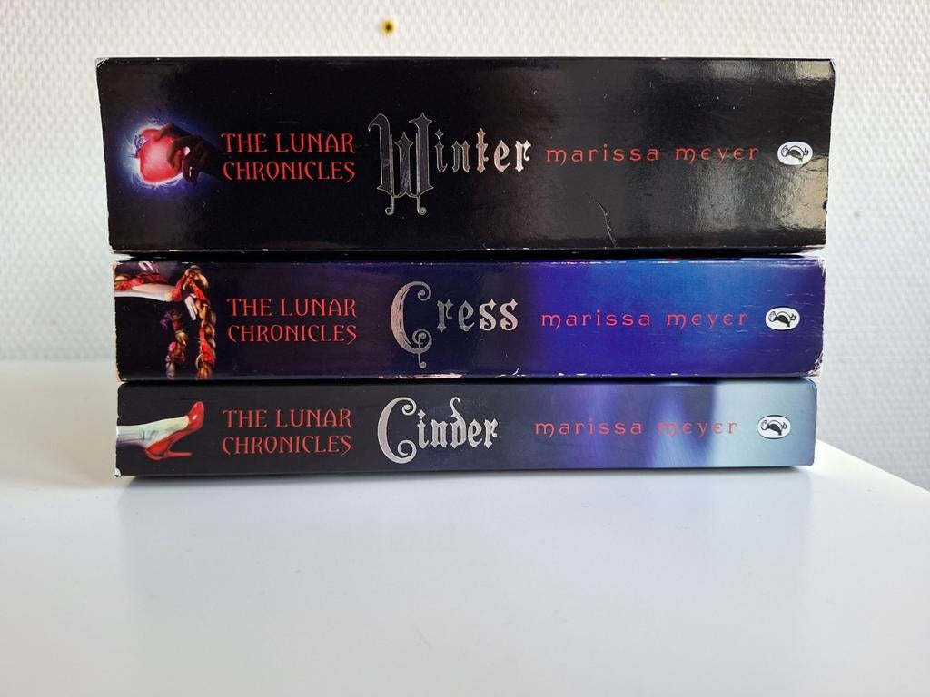 The lunar chronicles - Marissa Meyer (engels), Boeken, Ophalen of Verzenden, Gelezen, Marissa Meyer
