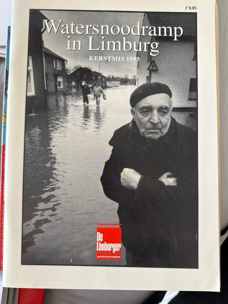 Watersnoodramp in Limburg - Kerstmis 1993, Ophalen of Verzenden, Gelezen, Krant