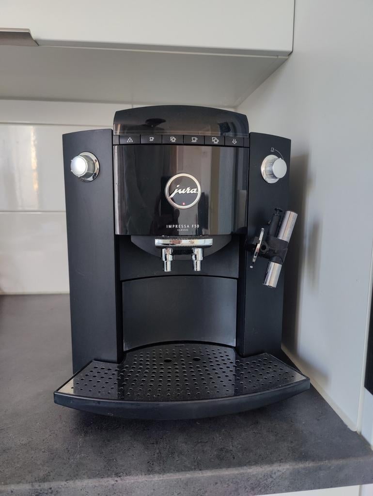 Jura Impressa F50 Classic, volautomatisch koffiezetapparaat, Witgoed en Apparatuur, Koffiezetapparaten, Ophalen, Koffiemachine