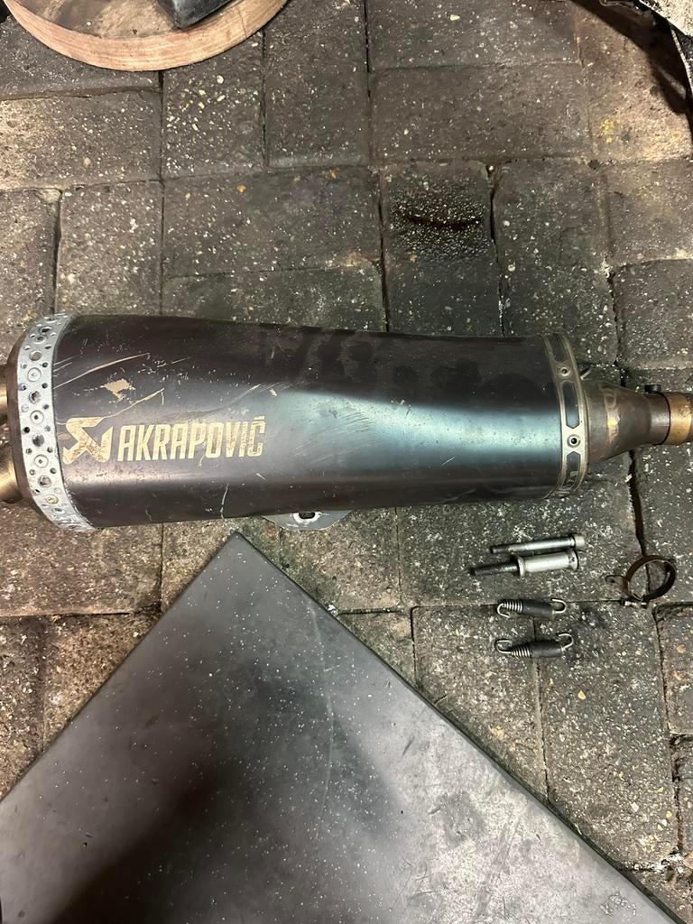 piaggio mp3 400/500 akrapovic demper plus benodigheden, Motoren, Ophalen of Verzenden, Gebruikt