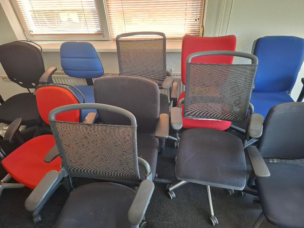 11 bureaustoelen, stoffig maar goed., Huis en Inrichting, Stoelen, Ophalen, Gebruikt, Overige kleuren, Metaal