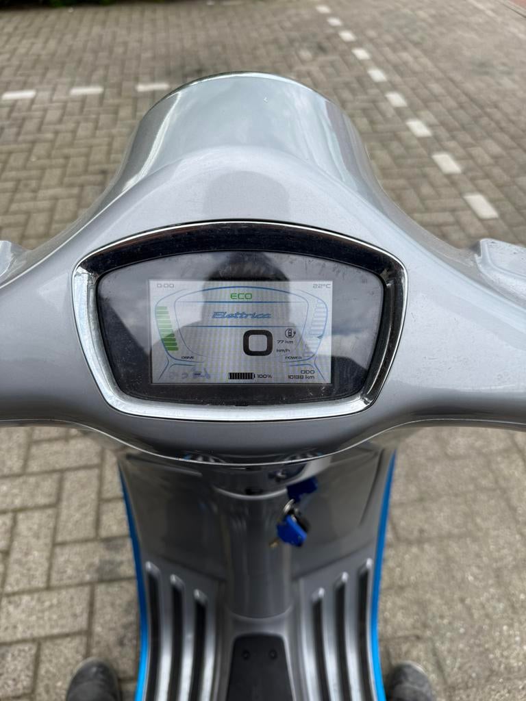 2 x Vespa Elettrica (25km - 45km) 1 koop (defect), Ophalen of Verzenden, Zo goed als nieuw, Benzine, Vespa LX