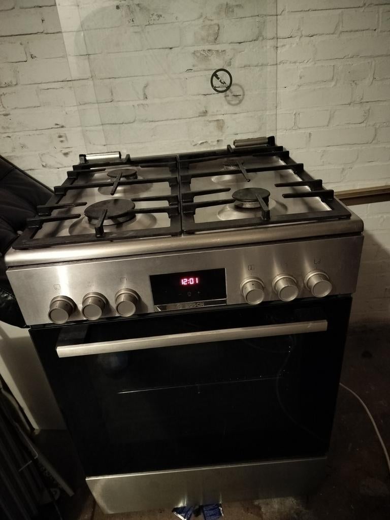 Bosch gasfornuis in goede staat – werkt perfect, Ophalen, Vrijstaand, Gas, 4 kookzones