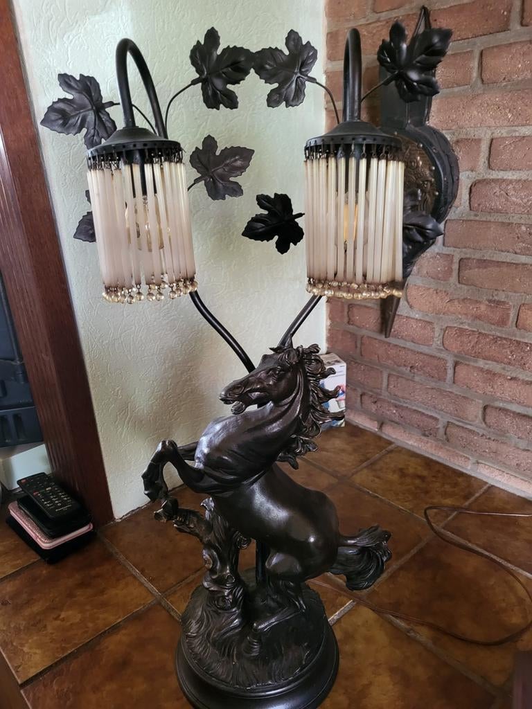 Antieke lamp met paard, Ophalen of Verzenden